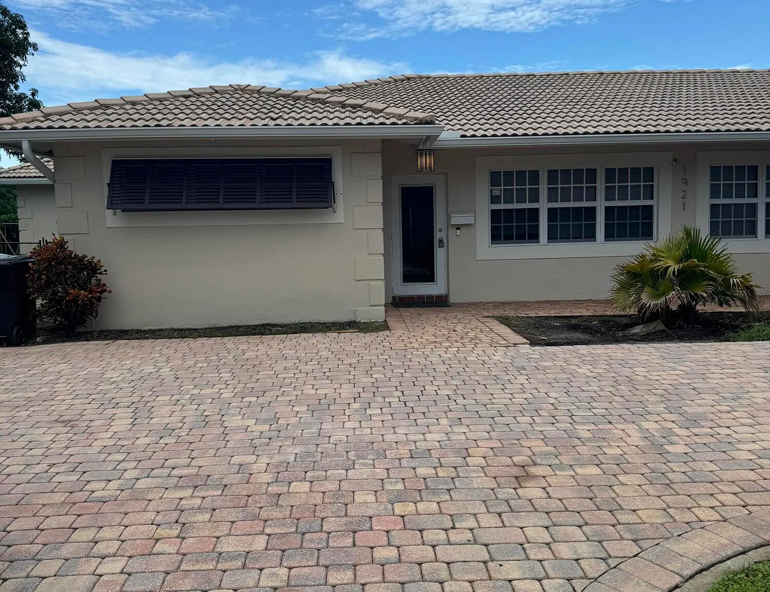 2 bed, 2.0 bath, 3367 sqft, $3,200 — Photo 2