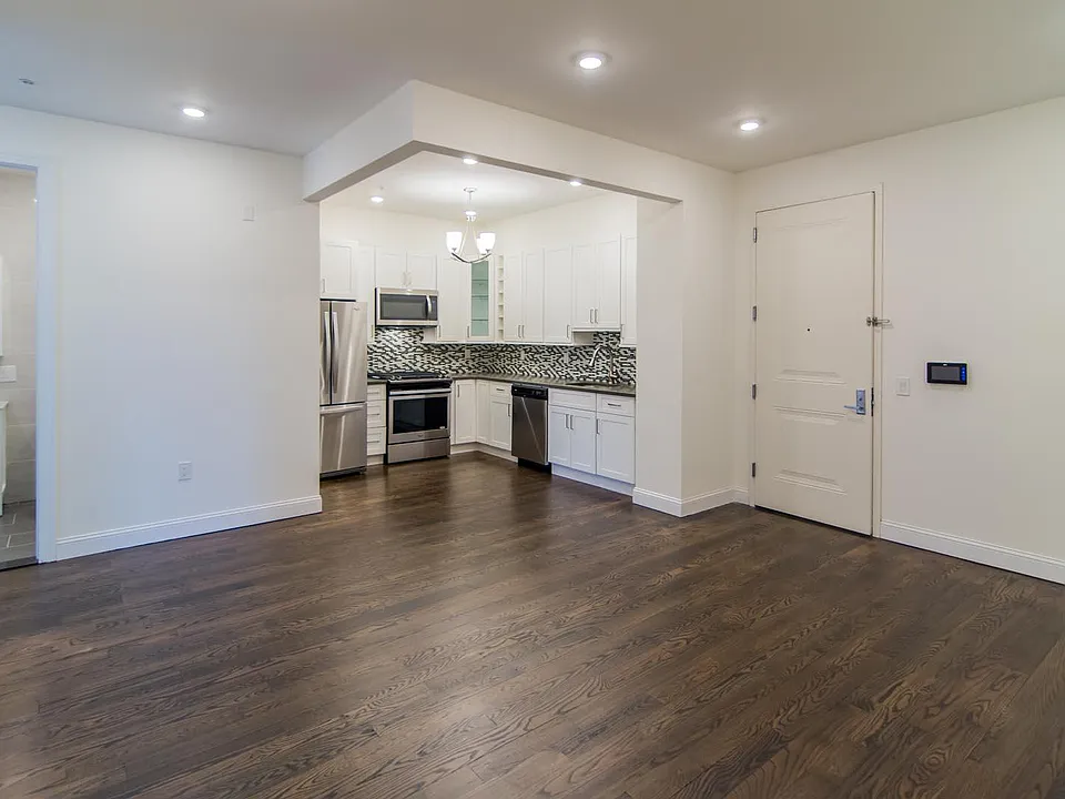 318 Washington St #2F