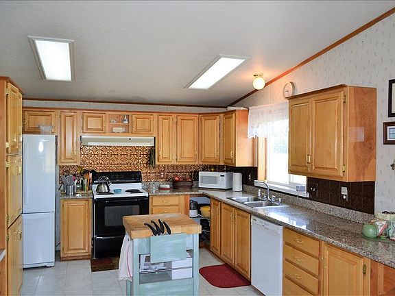 3rd image of 4411 NE Smith Rock Way