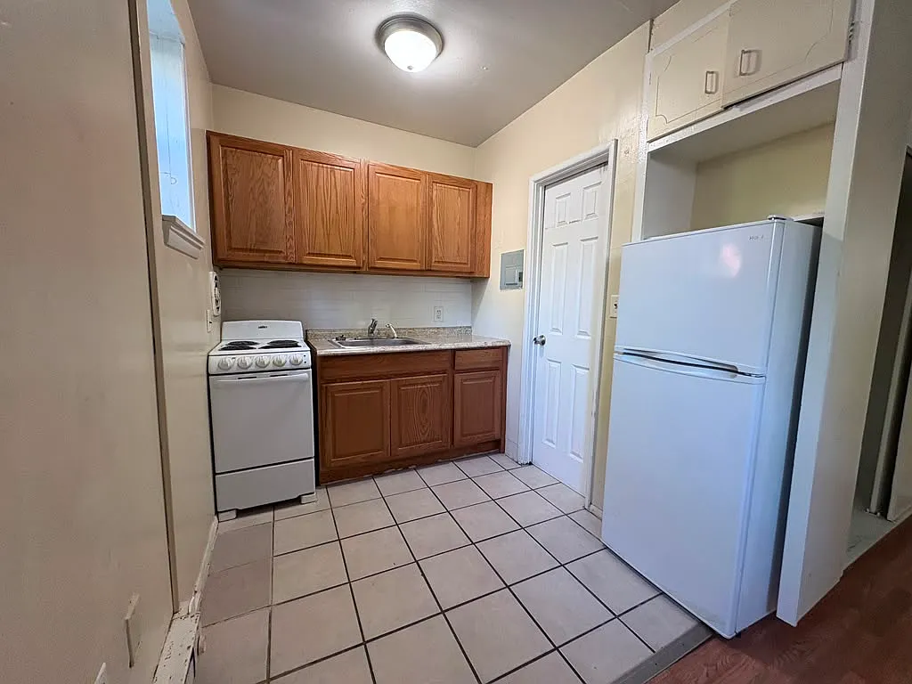 Studio, $1,100 — Photo 4