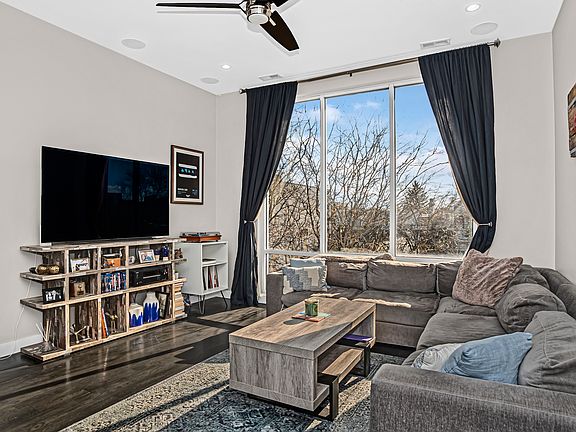 2nd image of 1918 W Armitage Ave APT 3B