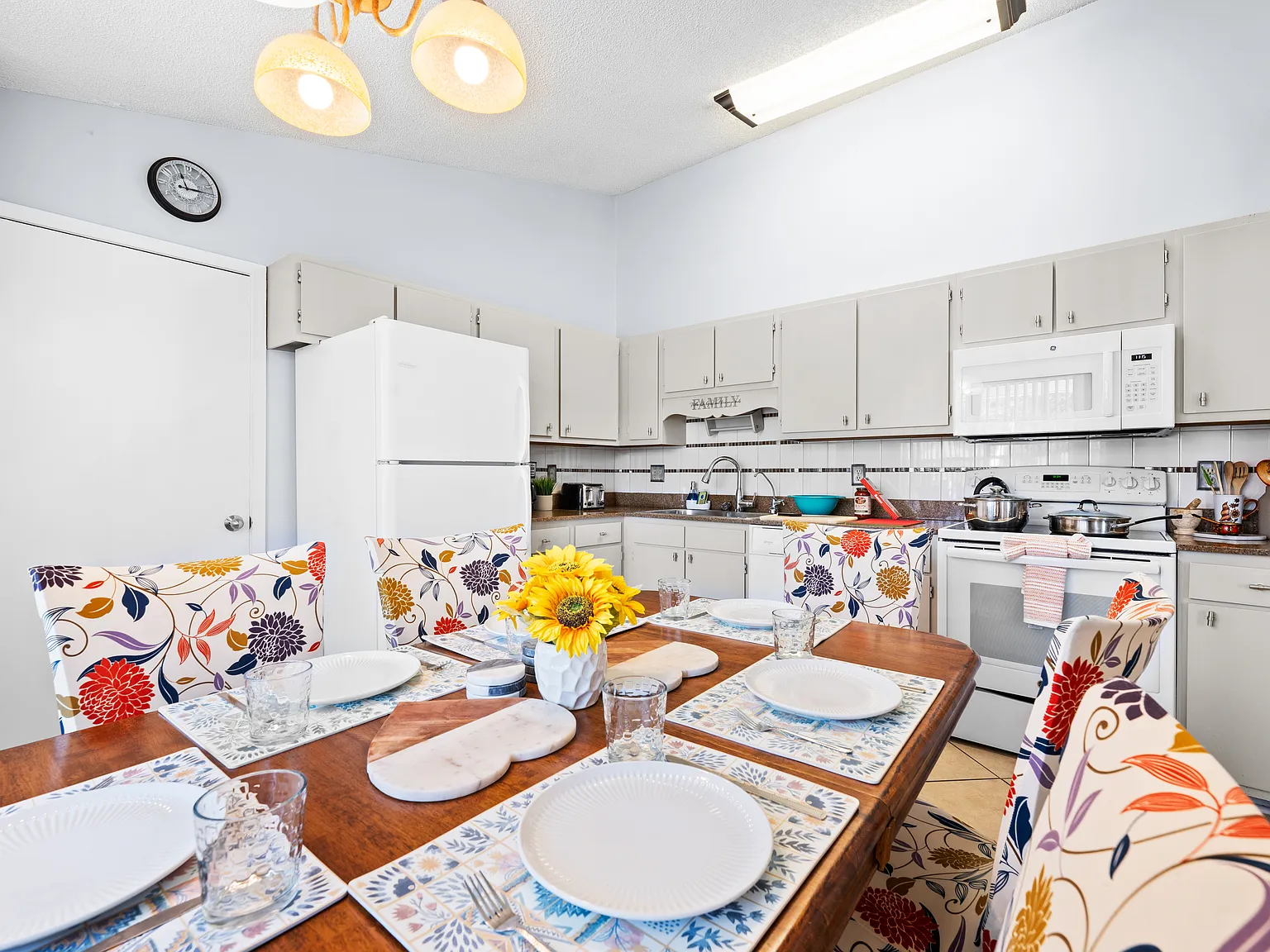 3 bed, 1025 sqft, $2,795 — Photo 2