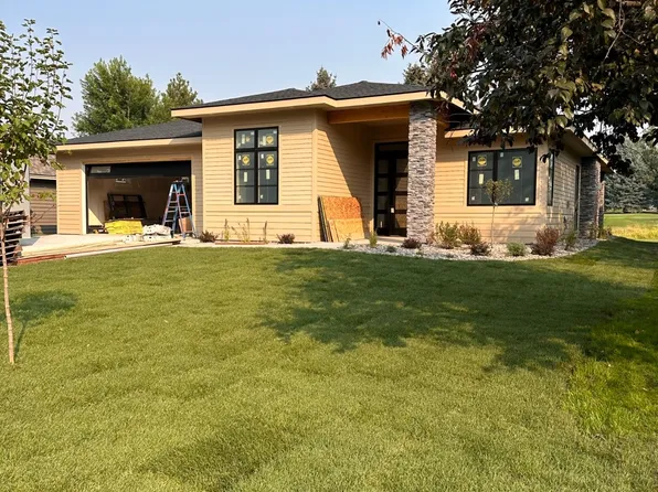 211 Bridger Dr, Bigfork, MT 59911