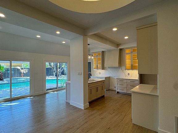 5th image of 3004 Crest Oak Cir