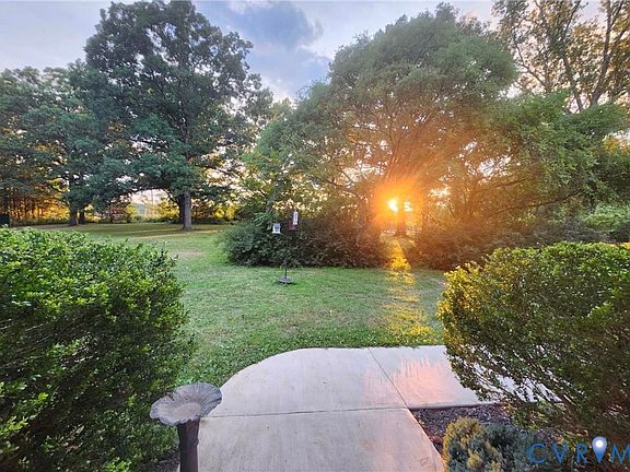 3rd image of 128 High Rock Rd