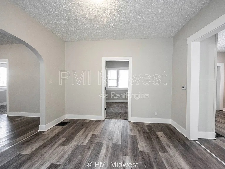 729 N Bosart Ave — Photo 9