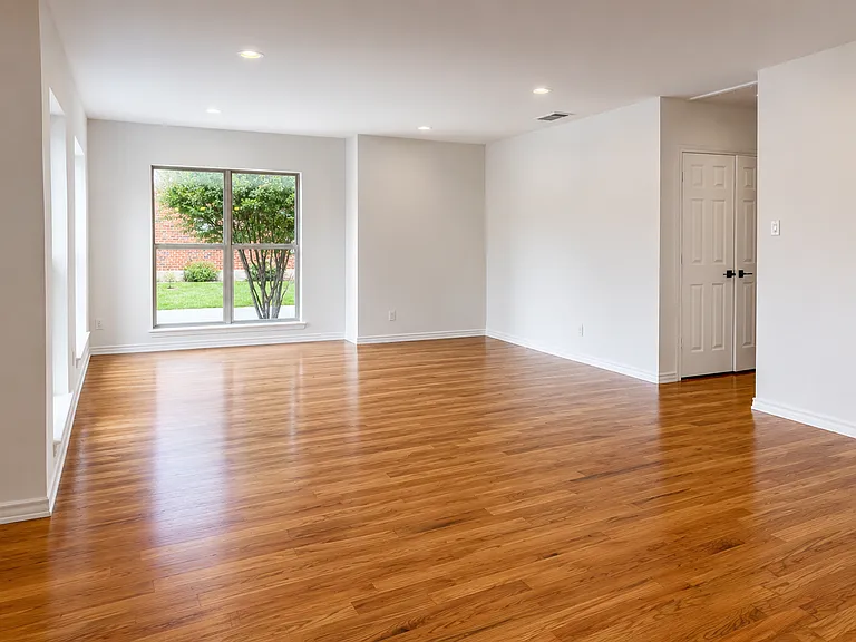1038 Galloway Ave — Photo 2