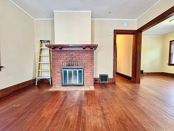 4th image of 1212 E Donald St