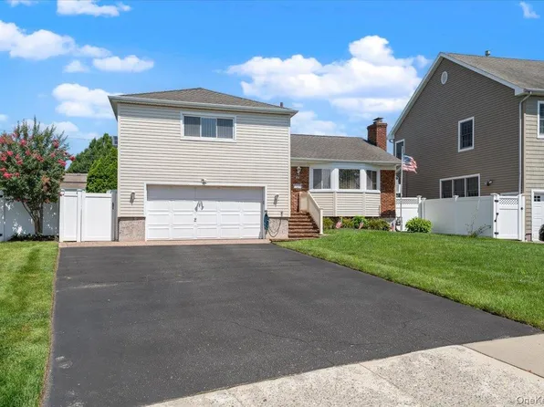 26 Margaret Road, Massapequa, NY 11758