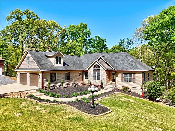 2nd image of 223 Brooks Dr