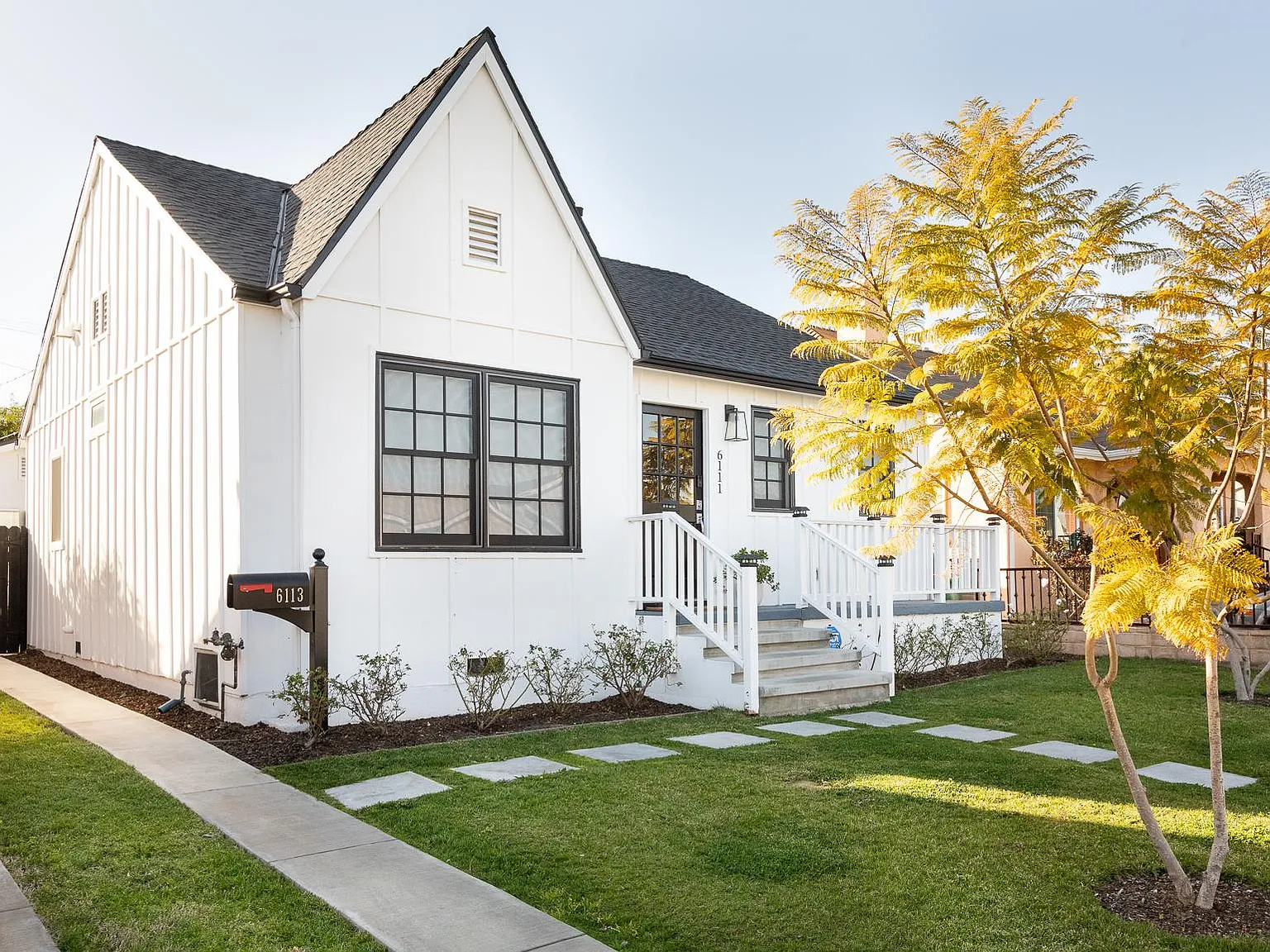 6111 S Harcourt Ave — Photo 3
