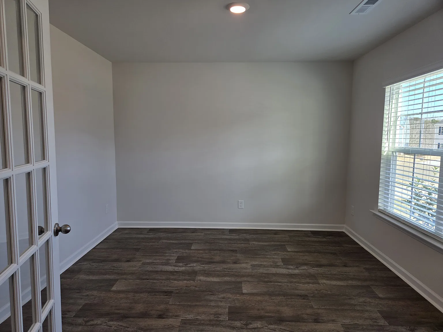 5 bed, 2511 sqft, $2,450 — Photo 2