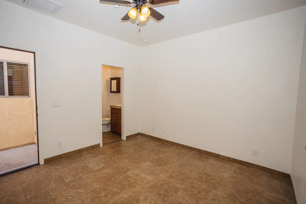 3 bed, 1396 sqft, $1,900 — Photo 2