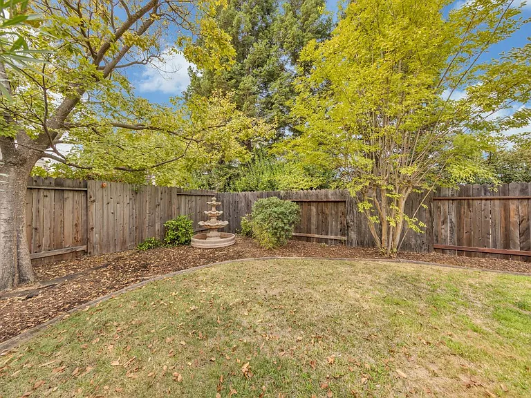 133 Cruickshank Dr — Photo 21
