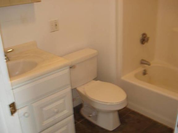 5th image of 215 Belmont St #1