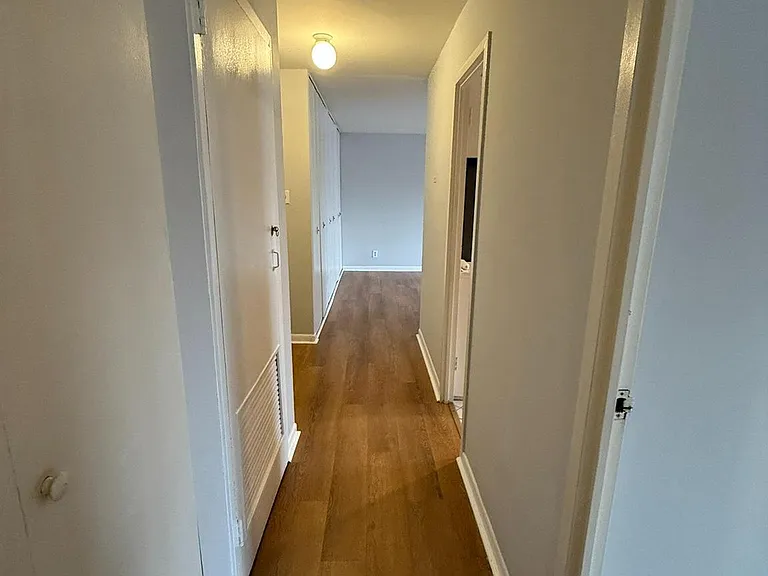 3100 S Manchester St #304 — Photo 8