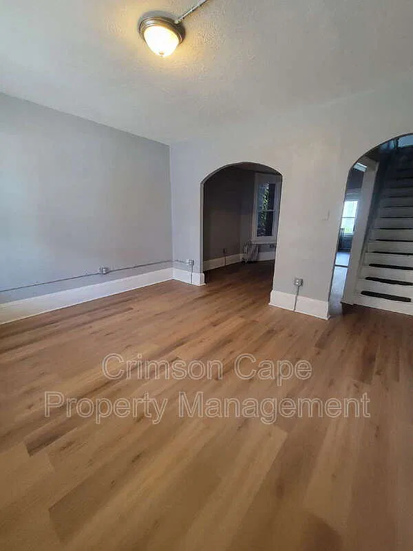 3 bed, 1.0 bath, 1100 sqft, $1,350 — Photo 4