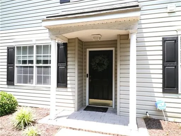 2004 Sawgrass Ln, Portsmouth, VA 23703