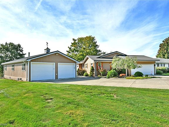 2nd image of 1460 Lake Vue Dr