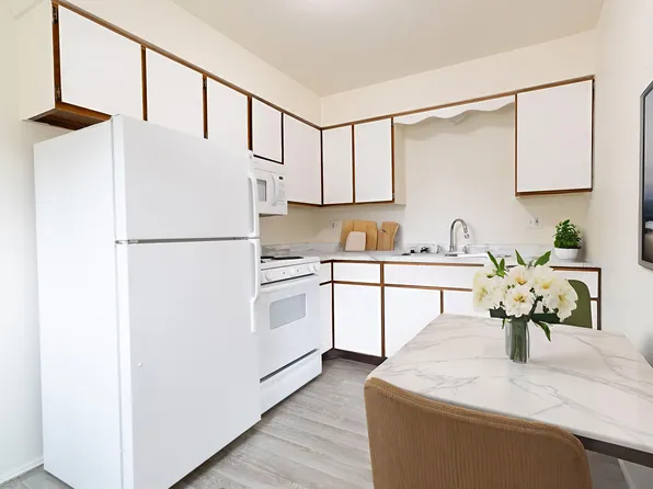 Village Sqaure, 902 N Scheurmann Rd #38523596d, Essexville, MI 48732