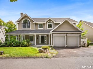 4 Romano Court, Farmington, CT 06032