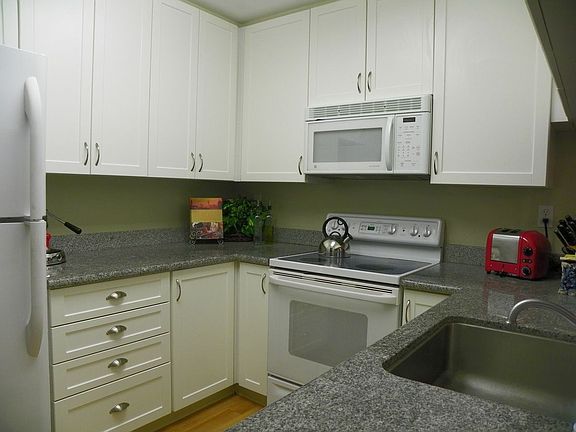 2nd image of 915 Apricot Ave APT E