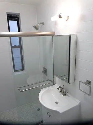 Rented by Vassiliou Group | media 40