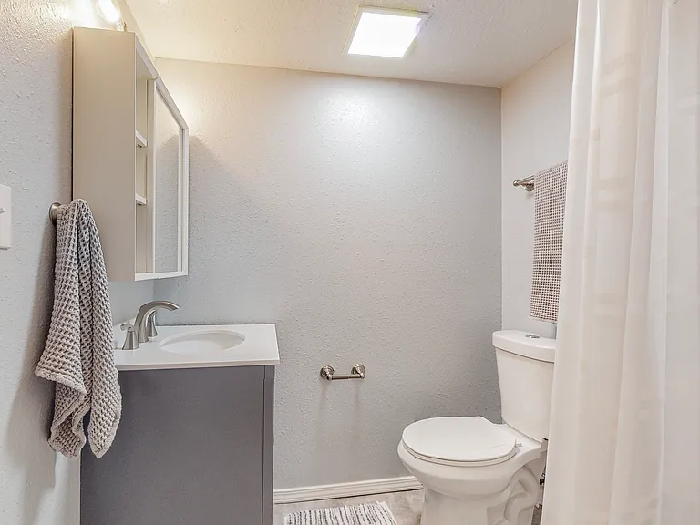 837 Adams St NE — Photo 35