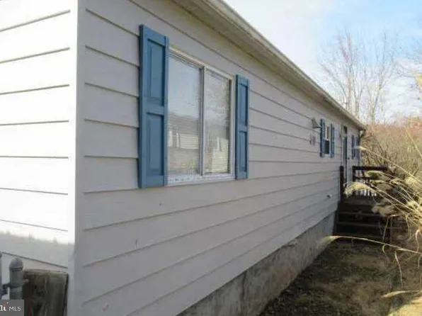 2524 Blacks Ln, New Kensington, PA 15068