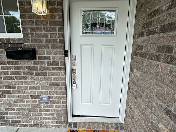 3rd image of 752 N Elder Ave