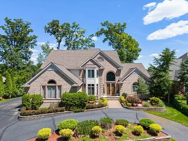 3360 Sutton Ln photo 1