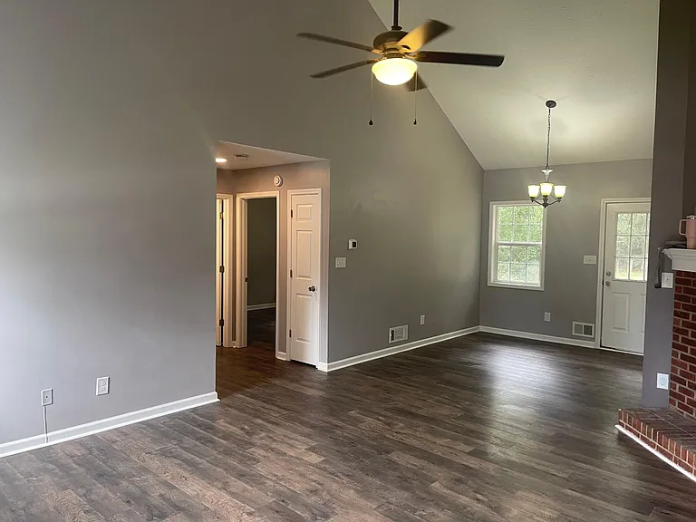 1812 Red Rose Ln — Photo 2