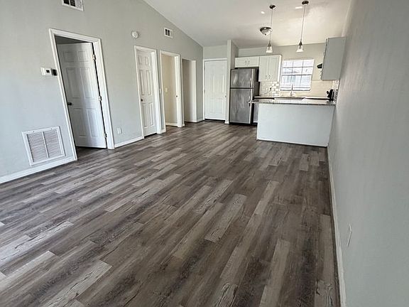 4th image of 501 Saint Michaels Way #524