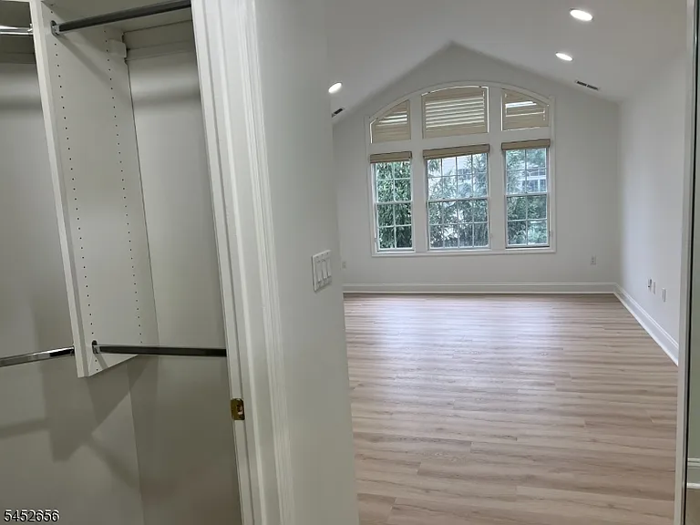311 Kensington Ln — Photo 18