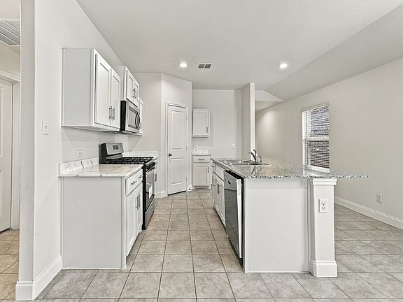 5th image of 121 Greengate Dr