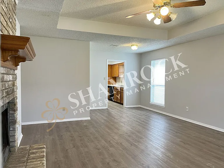 9004 Regal Dr — Photo 3