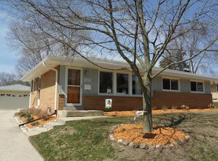 5325 Millbank Rd, Greendale, WI 53129