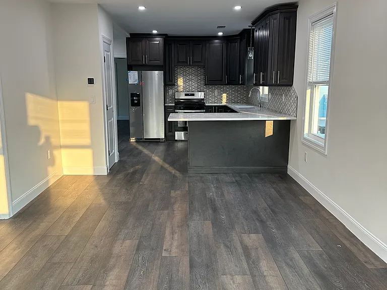 319 Monroe St #2 — Photo 5