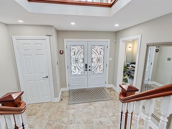 5th image of 63 Craig Cres