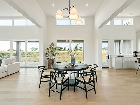 5th image of 920 Waters Edge Dr
