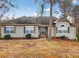 2 Strawberry Ln, Weaverville, NC 28787