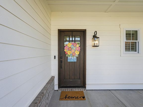 3rd image of 940 Woodland Cove Dr