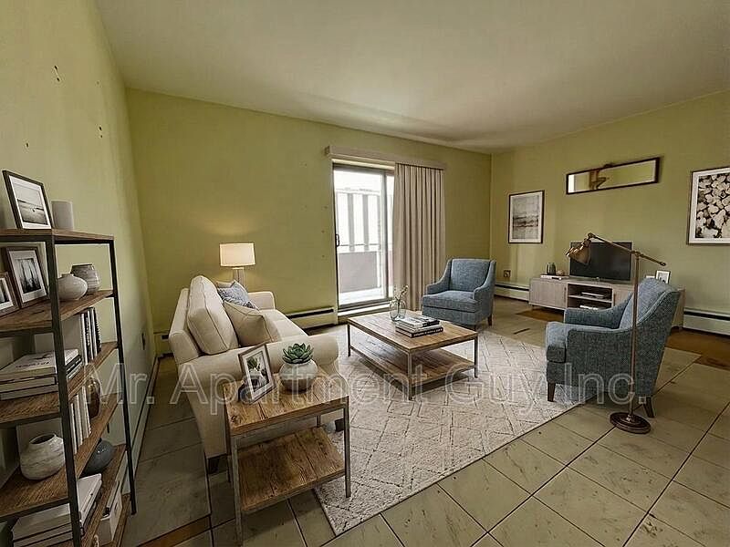 1st image of 37 Wellington St S Unit 2B