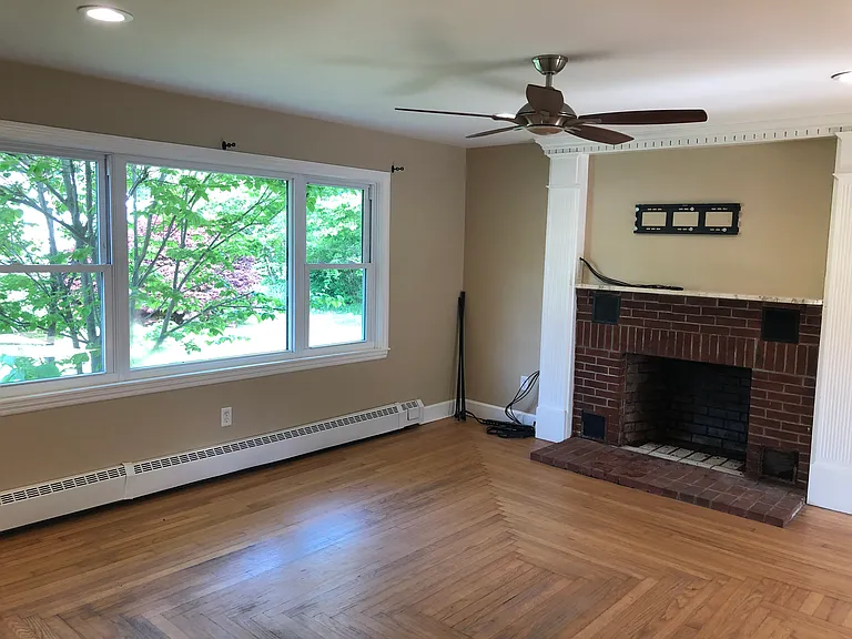410 Sanford Rd — Photo 10
