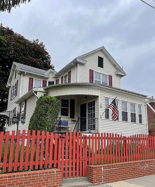 2nd image of 512 Myrtle Ave