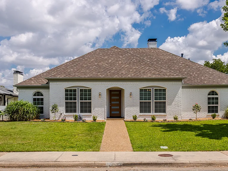 7233 Rustic Valley Dr — Photo 1