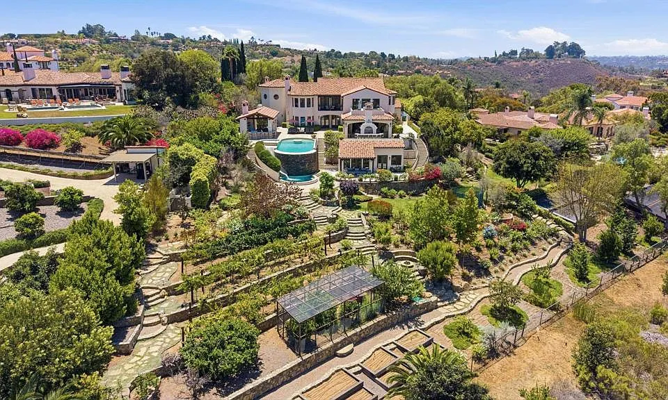6152 Avenida Del Duque