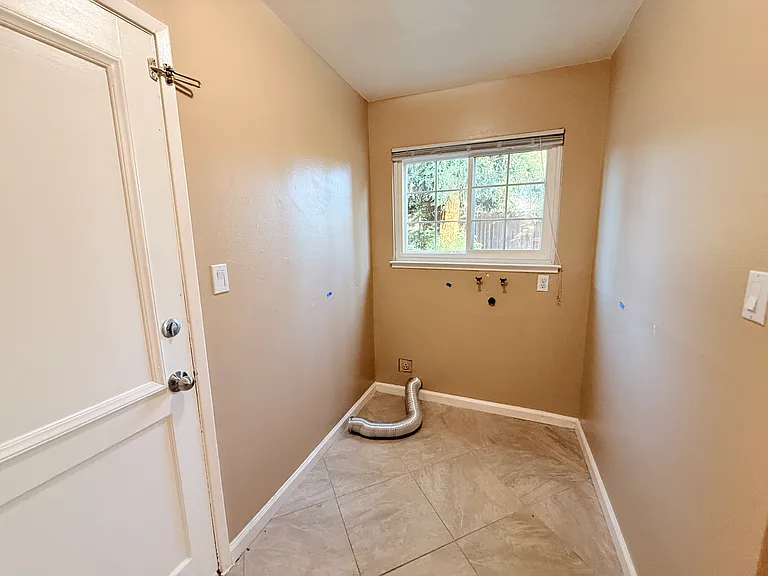 6881 Kettering Cir — Photo 15