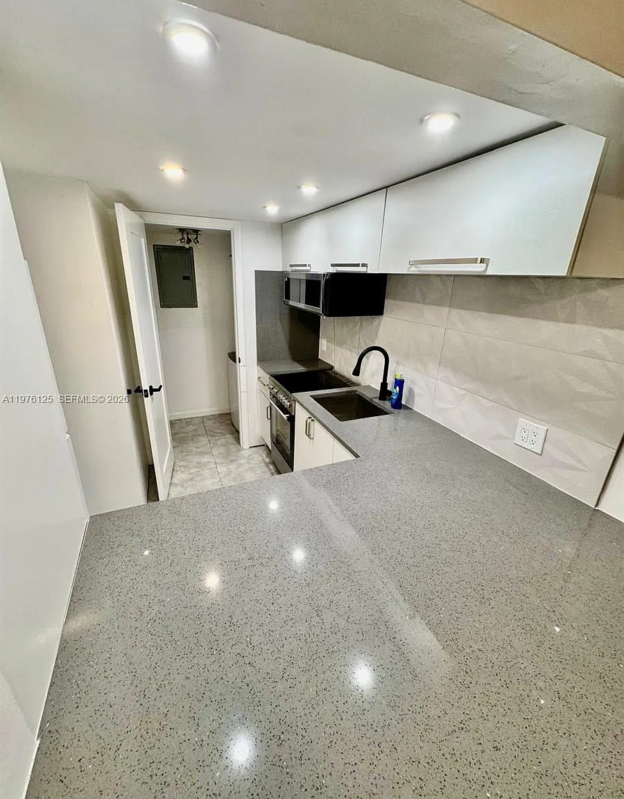 2 bed, 2.5 bath, 1200 sqft, $2,350 — Photo 2