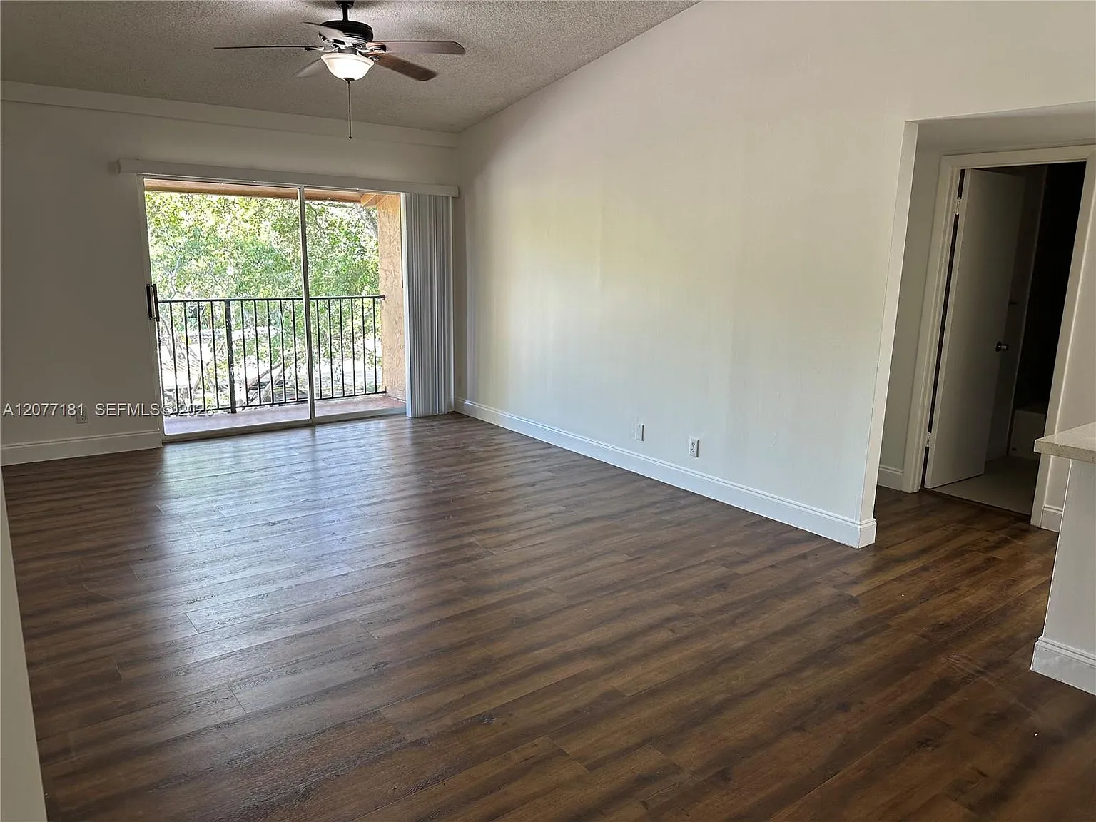 Lakes Of Jacaranda Condo — Photo 4
